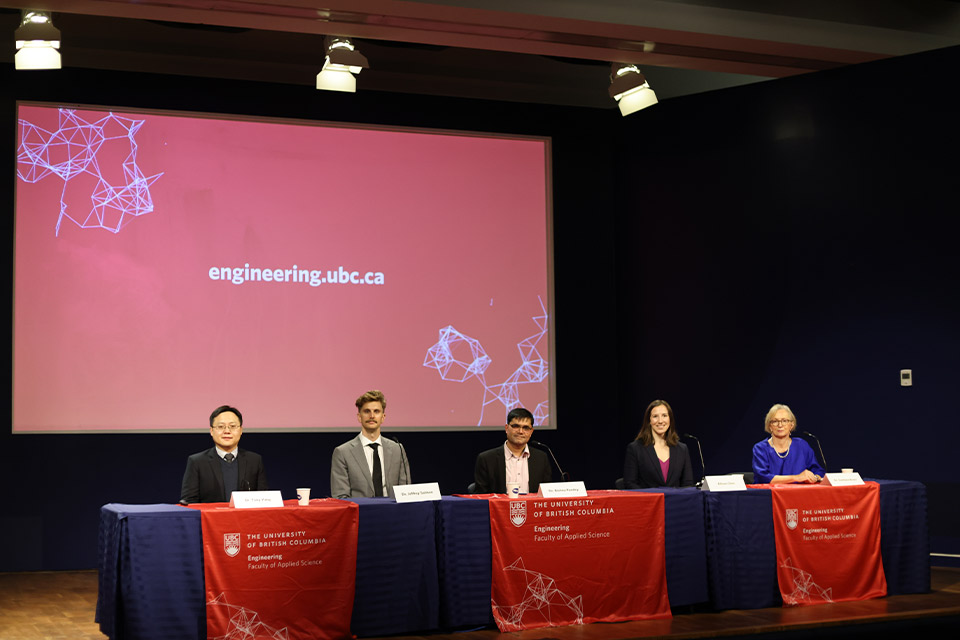 A photo of the speakers from the seminar