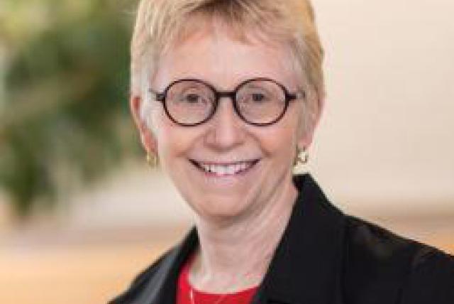 Sally Thorne headshot